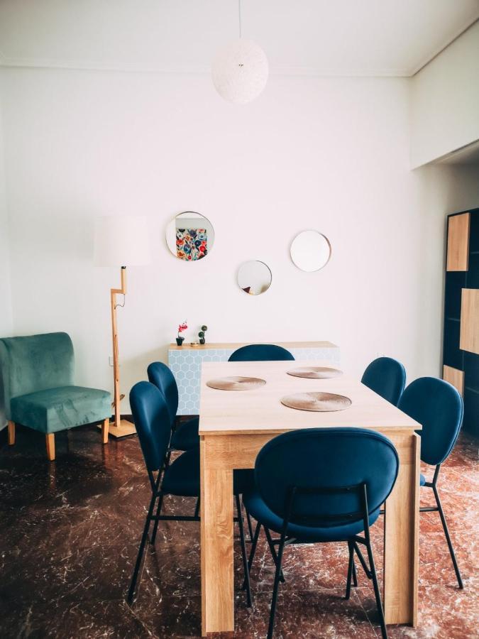 Explore Greece From Colorful City Centre Apartment Chalkís Eksteriør bilde